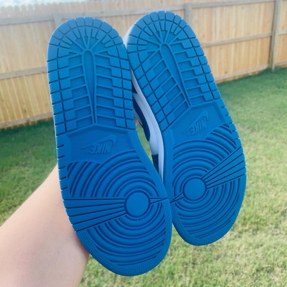 Air Jordan 1 Low - Picture 7 of 9